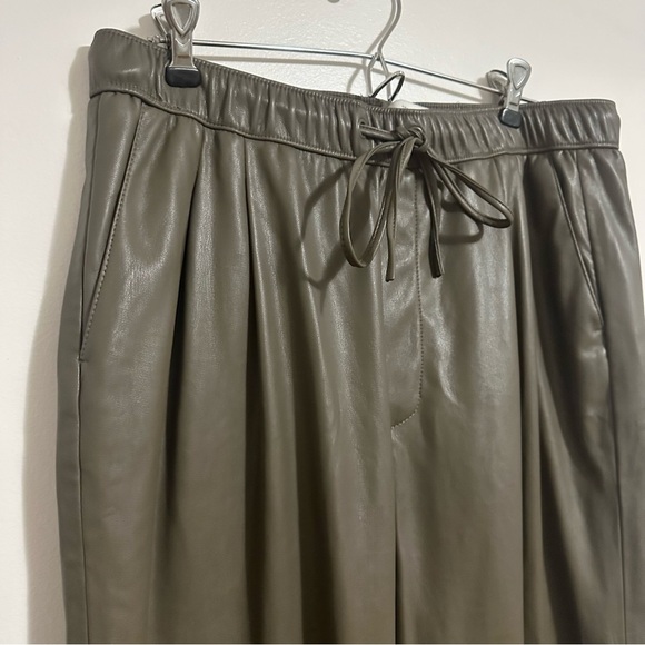 Zara RELAXED FAUX LEATHER THE WEEKEND MID-RISE PANTS Beige Size L - Picture 6 of 7